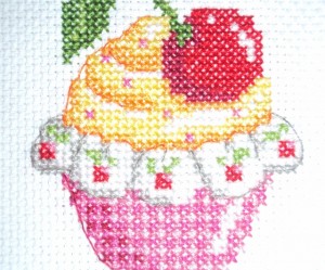 grille broderie cupcakes