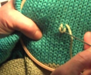 modèle broderie sur tricot jersey