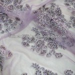 motif broderie avec perles