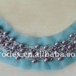 motif broderie avec perles