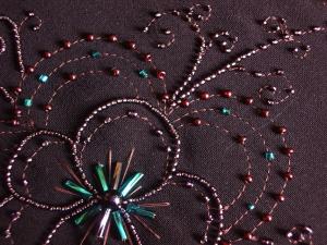 motif broderie avec perles