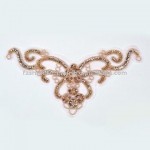 motif broderie avec perles