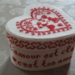 modèle broderie pour couvrir une boite en cartonnage