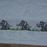 grille broderie elephant