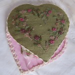 modèle coeur en broderie